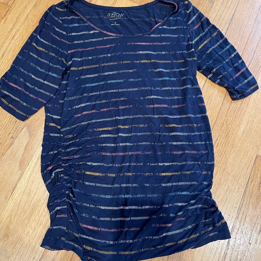 Small maternity 3/4 sleeve shirt. A.Glow